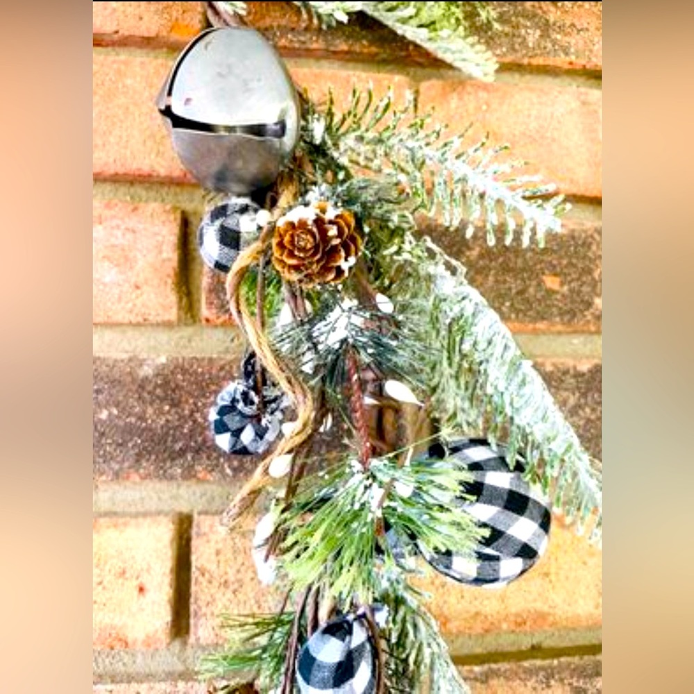 *Black & White Country Gingham Bells Garland